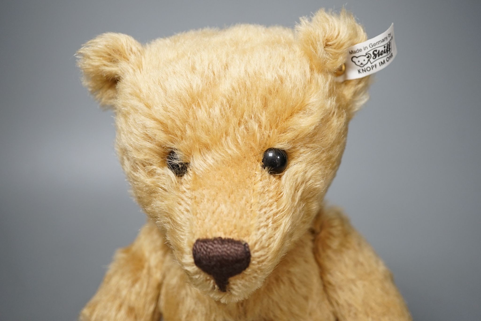 Steiff for British Collectors, 2002, with box and certificate Limited Edition 35cm